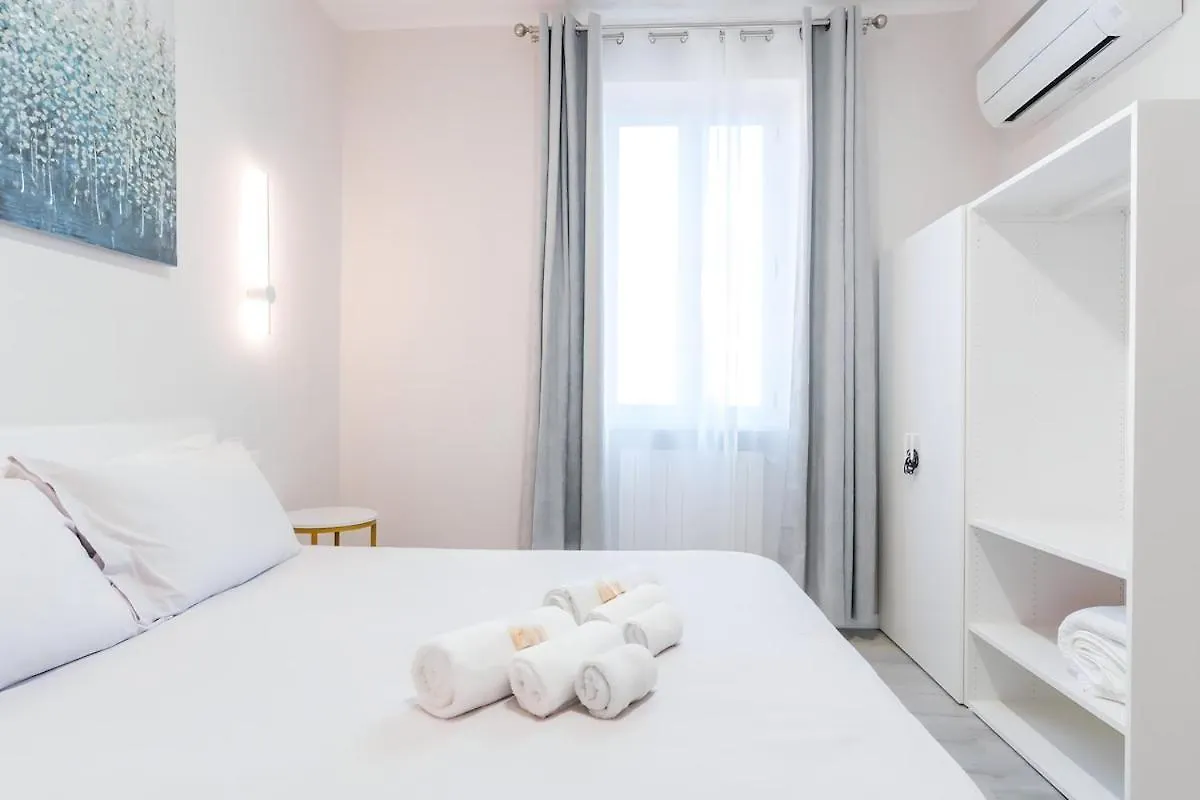 10 Min From Termini Sisters Cozy Rome Apartment