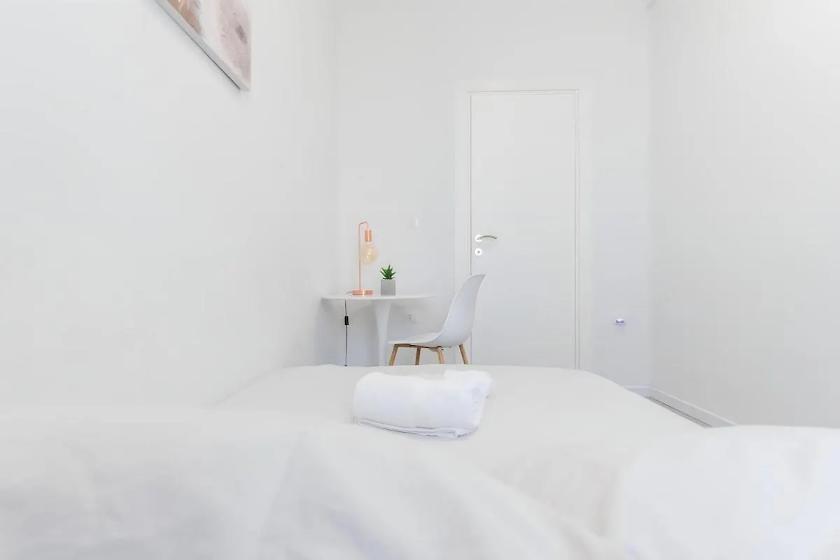 10 Min From Termini Sisters Cozy Rome Apartment