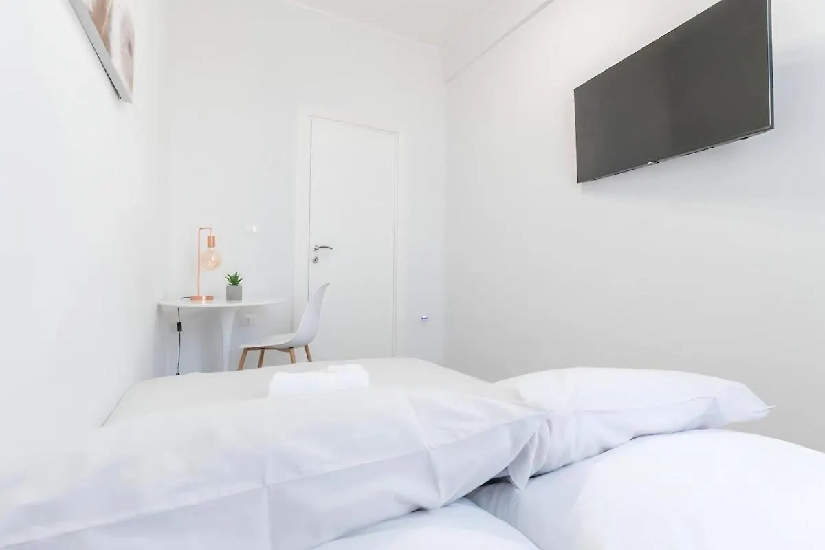 10 Min From Termini Sisters Cozy Rome Apartment